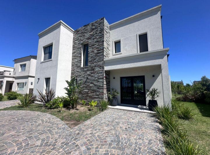 Casa · 190m² · 5 Ambientes