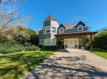 Casa · 239m² · 5 Ambientes · Casa en Venta en Saint Thomas Norte - Sur, Esteban Echeverría, G. B. a. Zona Sur