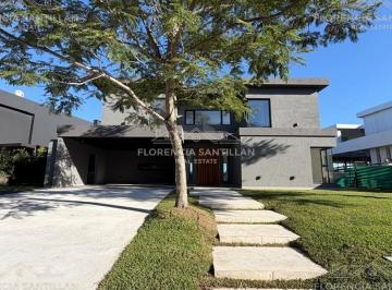 Casa · 350m² · 5 Ambientes · 1 Cochera · Casa Chalet en Venta en El Cazador, Escobar, G. B. a. Zona Norte