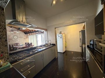 Casa · 197m² · 4 Ambientes · 1 Cochera · Casa en Venta en Lanús Este, Lanús, G. B. a. Zona Sur