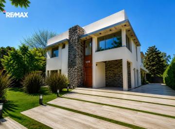 Casa · 320m² · 5 Ambientes · 1 Cochera · Casa 5 Amb C/ Muebles de Autor - La Martona