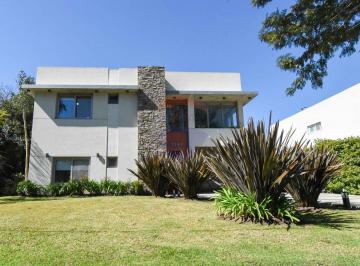 Casa · 320m² · 5 Ambientes · 1 Cochera · Casa 5 Amb C/ Muebles de Autor - La Martona