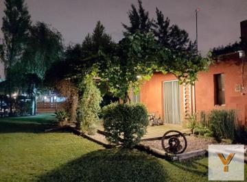 Casa · 80m² · 4 Ambientes · 2 Cocheras · Casa en Venta - 3 Dorm. 3 Baños - Cocheras - 836 m² - Florencio Varela