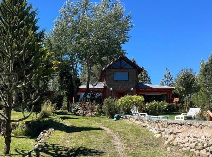Casa · 182m² · 5 Ambientes · 1 Cochera