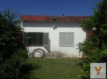 Casa · 125m² · 4 Ambientes · 1 Cochera · Casa en Venta - 3 Dorm. 1 Baño - Cochera - 333 m² - Merlo