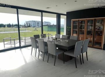 Casa · 301m² · 6 Ambientes · 3 Cocheras · Casa en Venta en La Providencia Resort & Country Club, Canning, Ezeiza