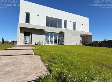 Casa · 240m² · 5 Ambientes · 1 Cochera · Casa en Venta en La Alameda, Canning, Ezeiza