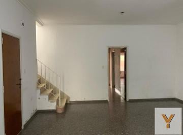 Casa · 147m² · 4 Ambientes · Casa en Venta - 3 Dorm. 2 Baños - 240 m² - La Plata
