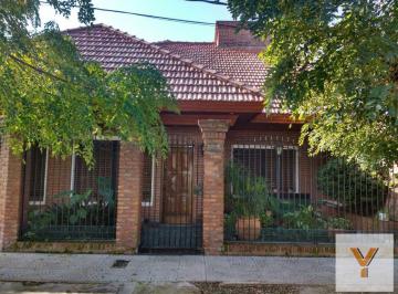 Casa · 170m² · 5 Ambientes · 2 Cocheras · Casa en Venta - 3 Dorm. 2 Baños - 283 m² - La Plata