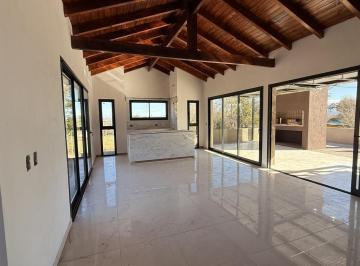 Casa · 110m² · 3 Ambientes · 2 Cocheras · Casa 2 Dorm. con Vista Al Lago, Villa Rumipal.