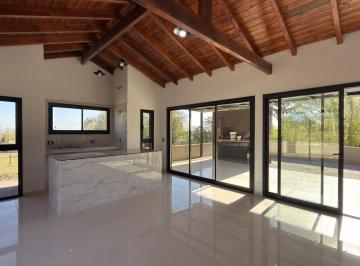 Casa · 110m² · 3 Ambientes · 2 Cocheras · Casa 2 Dorm. con Vista Al Lago, Villa Rumipal.