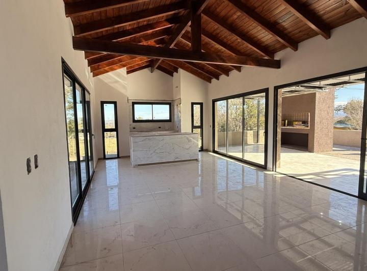 Casa · 110m² · 3 Ambientes · 2 Cocheras