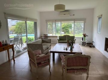 Casa · 170m² · 4 Ambientes · Casa en Alquiler - Barrio Santa Catalina - Villanueva