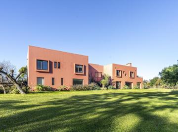 Casa · 717m² · 10 Ambientes · Casa en Venta en Club de Campo Armenia