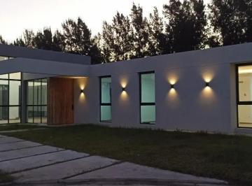 Casa · 220m² · 5 Ambientes · A Estrenar | Lagos de Canning | Lote 735 m² | Living Doble Altura Pileta