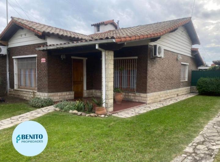 Casa · 450m² · 4 Ambientes · 1 Cochera