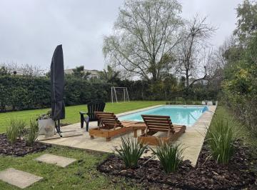Casa · 190m² · 4 Dormitorios · 1 Cochera · Alquiler Anual en Santa Maria de Los Olivos