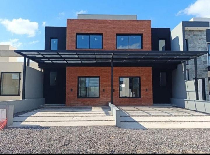 Casa · 120m² · 4 Ambientes · 2 Cocheras