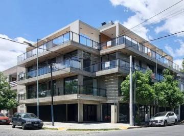 Local comercial de 1 ambiente, Lomas de Zamora · Venta de Moderno Local en Ochaba Uso Comercial Al Frente Todo Vidriado a Estrenar