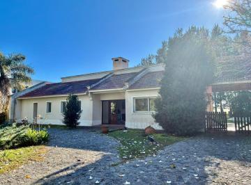 Casa · 121m² · 4 Ambientes · 1 Cochera · Alquiler Casa en Haras del Sur 1 /4 Ambientes/ Pileta