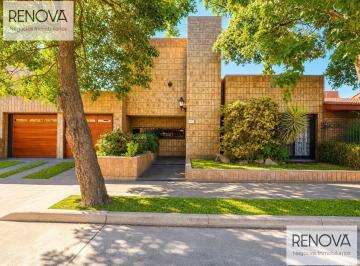 Casa · 300m² · 8 Ambientes · 4 Cocheras · Hermosa Casa en Parque Horizonte!