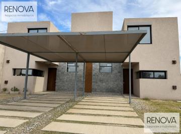 Casa · 120m² · 4 Ambientes · 1 Cochera · Hermoso Dúplex en Distrito Sur, Recibe Financiacion, Gran Oportunidad!