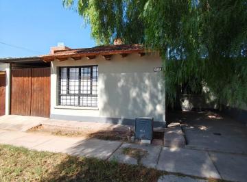 Casa de 2 ambientes, Carrodilla · Casa de 3 Dorm. en Alquiler en B° 21 de Julio