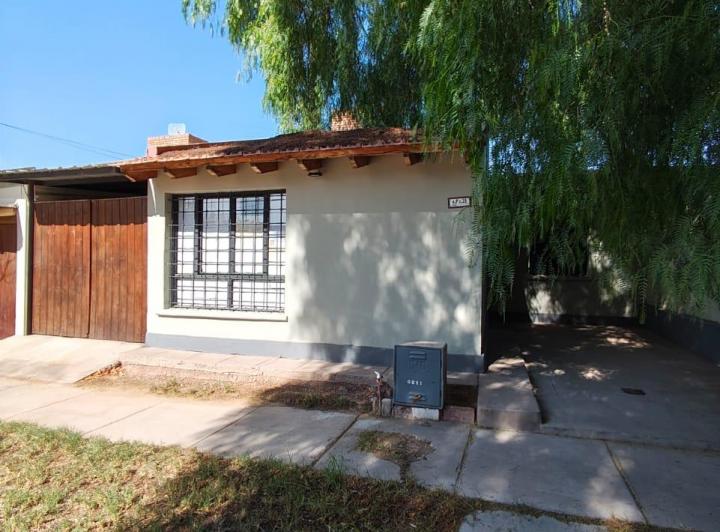 Casa · 100m² · 2 Ambientes · 1 Cochera