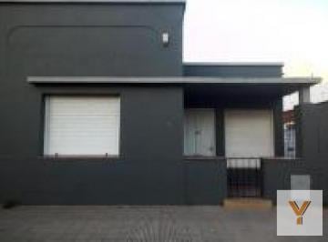Casa · 100m² · 3 Ambientes · Casa en Venta - 2 Dorm. 2 Baños - 500 m² - Tres Arroyos
