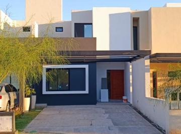Casa · 166m² · 4 Ambientes · 2 Cocheras · Venta Dúplex 3 Dorm. en Docta Córdoba