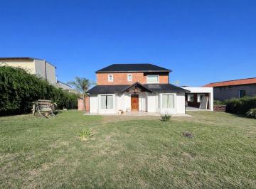 Casa · 353m² · 5 Ambientes · 2 Cocheras · Casa en 4 Hojas