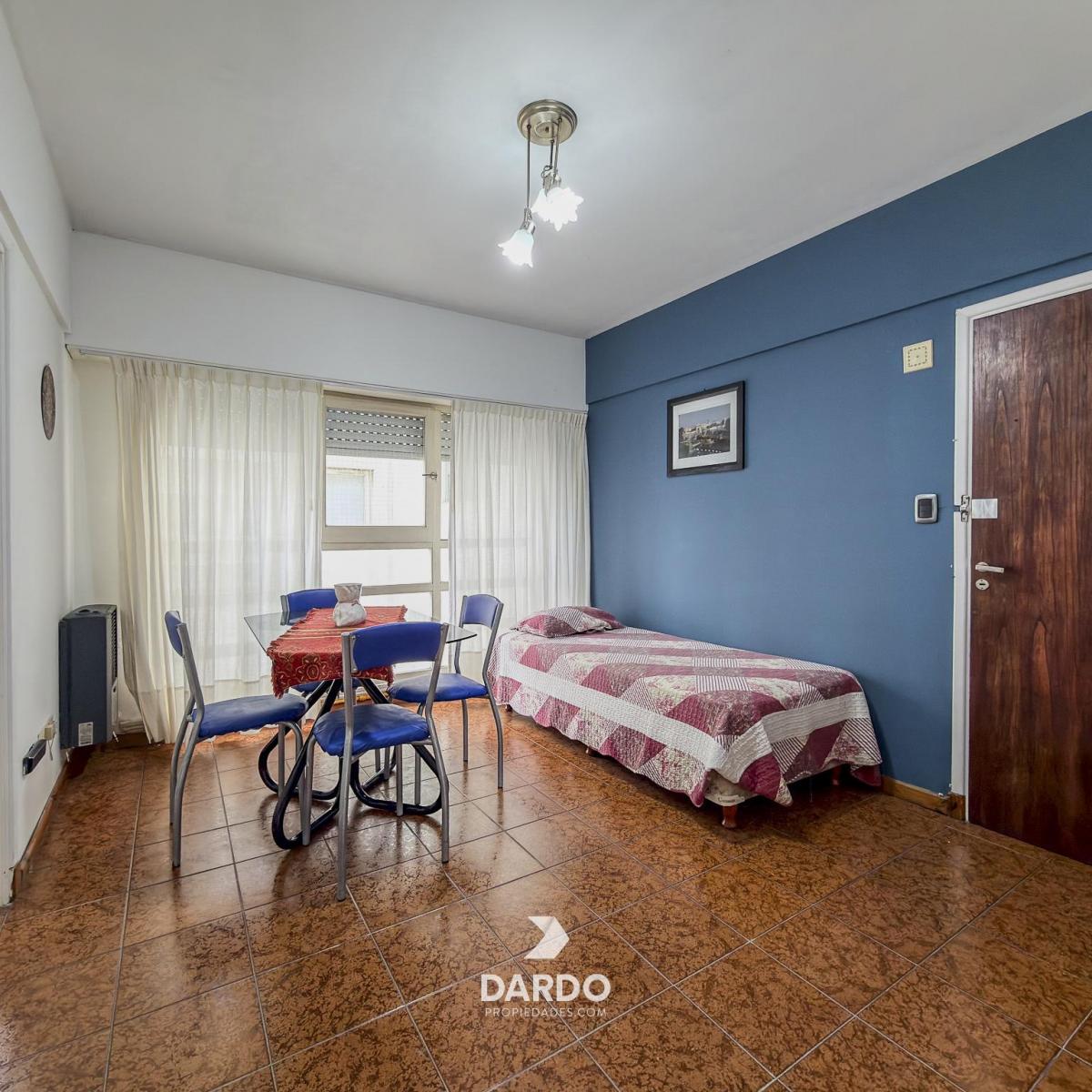 Departamento 2 ambientes lateral en venta, ubicado en Rivadavia y Mitre