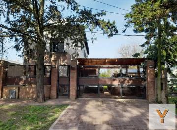 Casa · 170m² · 4 Ambientes · Casa en Venta - 3 Dorm. 3 Baños - 170 m² - City Bell