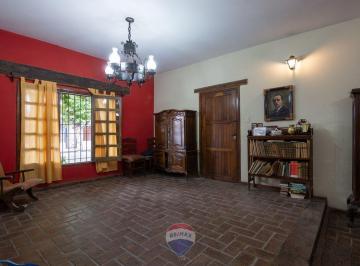 Casa · 230m² · 8 Ambientes · 1 Cochera · Venta Casa 3 Dormi Apta Cred Ameguino Sud Córdoba