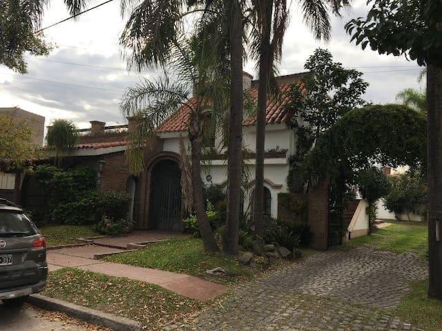 Casa · 70m² · 3 Ambientes · 1 Cochera