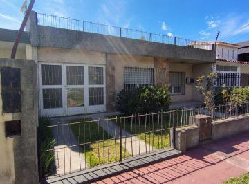 Casa · 135m² · 7 Ambientes · 2 Cocheras · Alquiler Disponible en Octubre Lomas de Alberdi