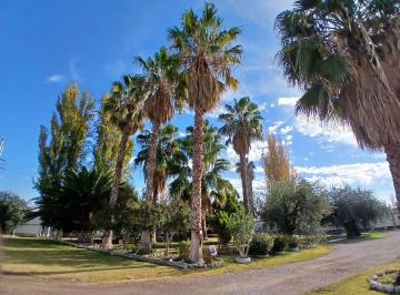 Quinta vacacional · 230m² · 1 Dormitorio · 2 Cocheras · Casa con Quincho, Pileta y Salón