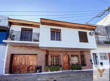 Casa · 200m² · 7 Ambientes · 3 Cocheras · Casa en Venta - 5 Dorm. 2 Baños - 300 m² - La Plata