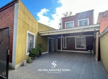 Casa · 137m² · 4 Ambientes · 2 Cocheras · Venta Casa de 4 Ambientes en El Centro de Los Cardales