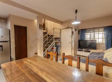 Casa · 55m² · 4 Ambientes · 1 Cochera · Venta Duplex 4 Amb C/cochera en San Carlos