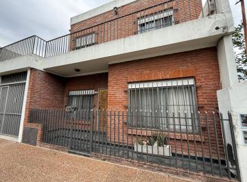 Casa · 143m² · 6 Ambientes · 2 Cocheras · Oportunidad Dos Casas en un Mismo Lote Palomar
