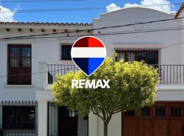 Casa · 282m² · 4 Ambientes · 1 Cochera · Casa Venta Macrocentro Zona Monumento a Güemes