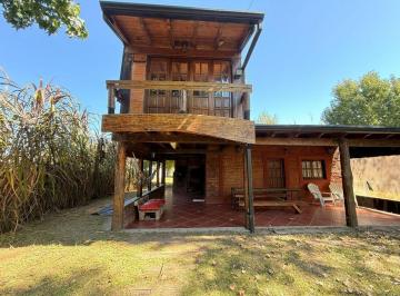 Quinta vacacional · 110m² · 3 Dormitorios · 1 Cochera · Casa Quinta en Venta Sobre un Terreno de 1200 m²