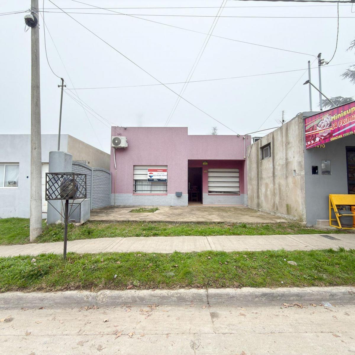 Casa con local comercial y galpón frente a Plaza Maggiori – Tandil