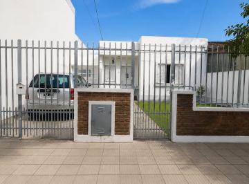 Casa · 60m² · 3 Ambientes · 1 Cochera · Venta de Casa en Ciudadela