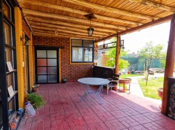 Casa · 146m² · 2 Ambientes · 1 Cochera · Venta Casa Quincho con Pileta Lujan de Cuyo