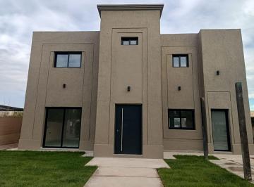 Casa · 252m² · 4 Ambientes · 2 Cocheras · Casa en Venta en Barrio Privado Lujan de Cuyo