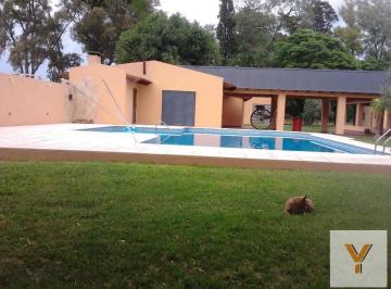 Edificio · 1000m² · Edificio Comercial en Venta - 6 Dorm. 2 Baños - Frigorífico - 20 Hectáreas - Navarro