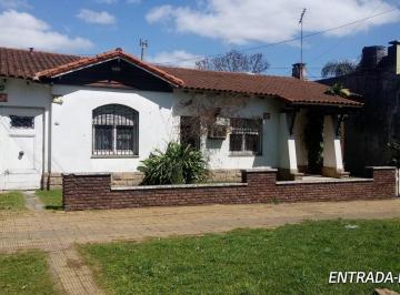 Casa · 182m² · 4 Ambientes · 1 Cochera · Venta Gran Casa 4 Amb con Pileta en Moron