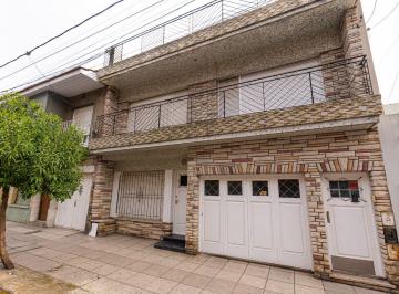 Casa · 187m² · 4 Ambientes · Alquiler - Casa en PH 4 Ambientes - Chauvin